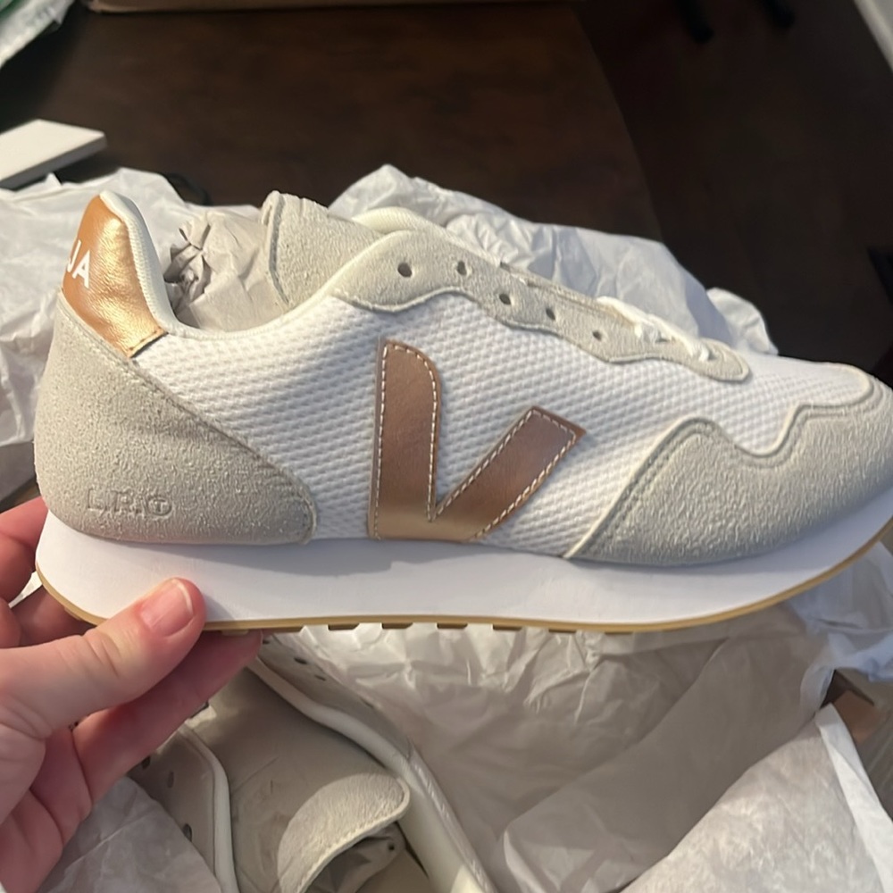 BRAND NEW IN BOX NEVER WORN VEJA SDU RECYCLED SNEAKERS size 8